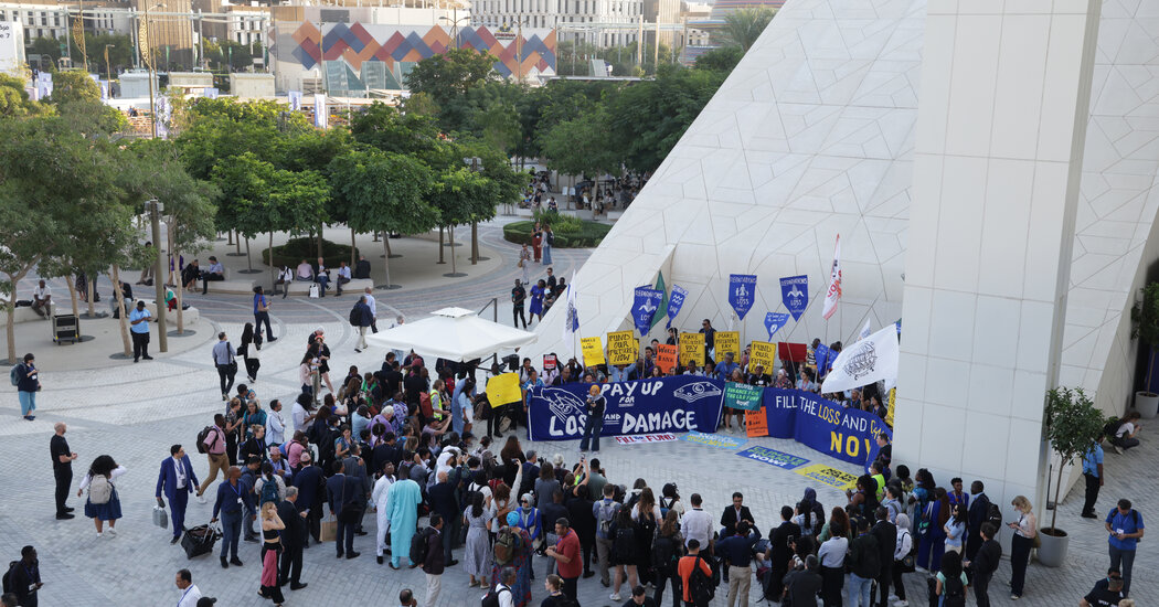 COP28: En la cumbre climática de Dubai, los manifestantes ponen a prueba los límites