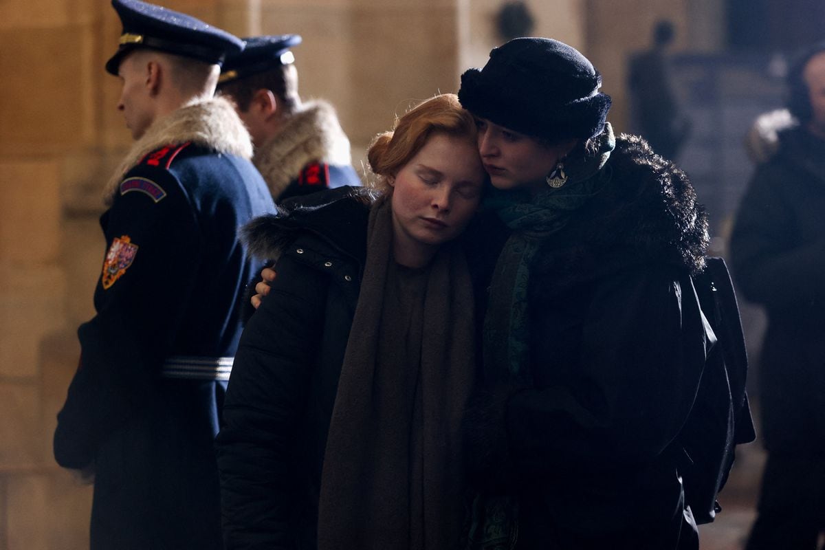 Praga recuerda a las víctimas de los disparos mientras los niños se rebelan contra la implementación de políticas |  Internacional